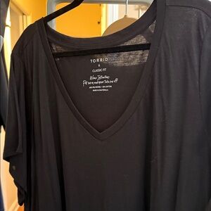 Torrid Classic fit v neck short sleeve black tee 6 x